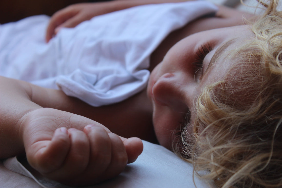 3-year-old child sleeps peacefully, covered by a white blanket. Many children stop taking naps at around 3 years of age, although this can vary and depends on the needs of your child.